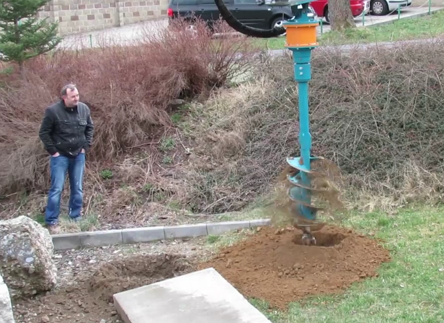 High powered Echidna auger drive on 12 tonne excavator